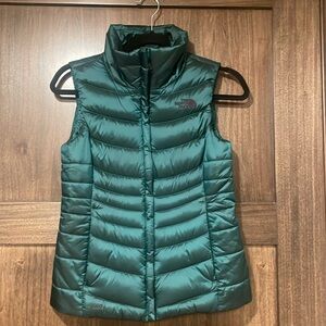 Women’s North Face vest.
